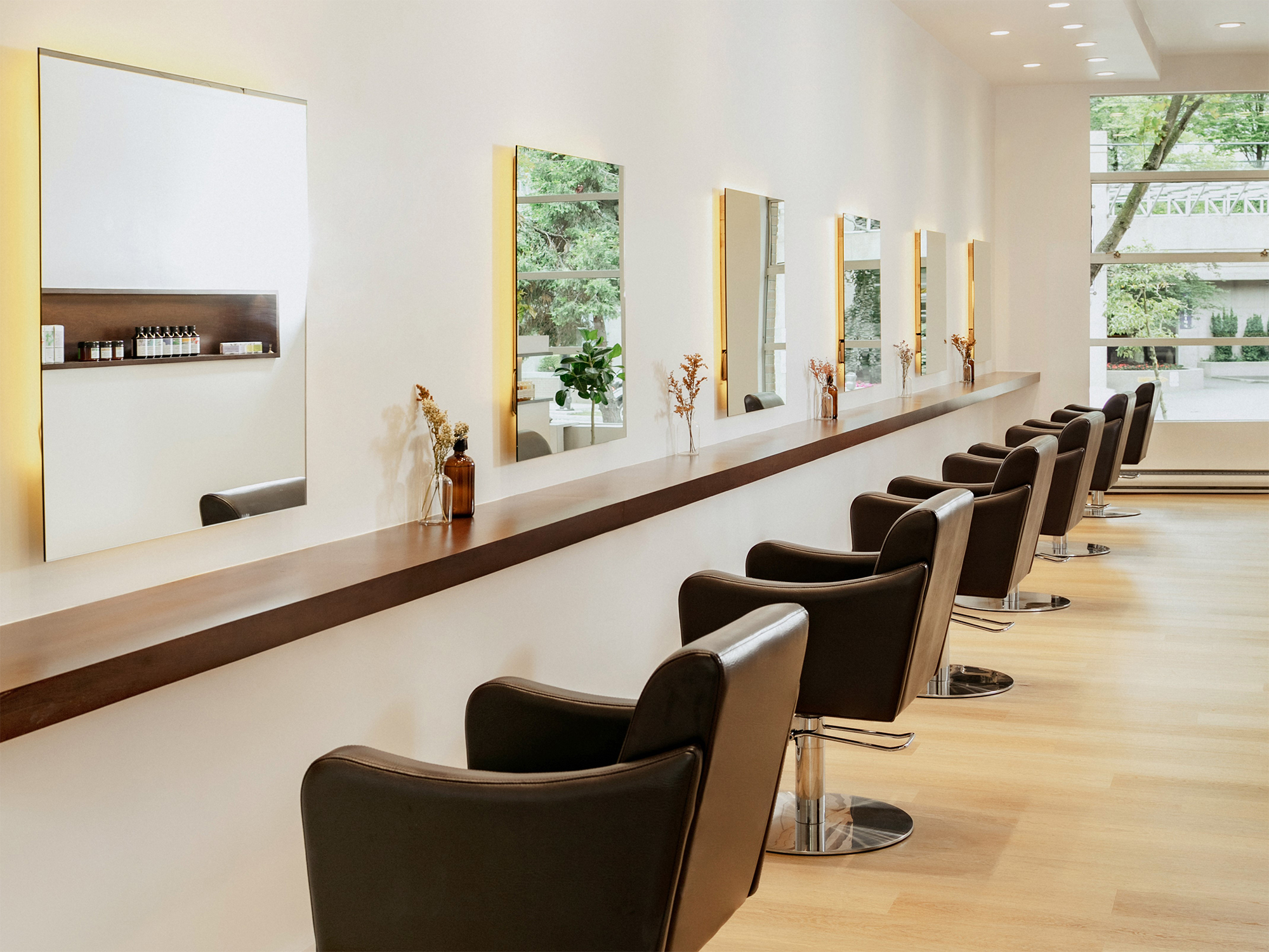 Yaletown Korean Hair Salon 
Yaletown 한국 헤어 살롱