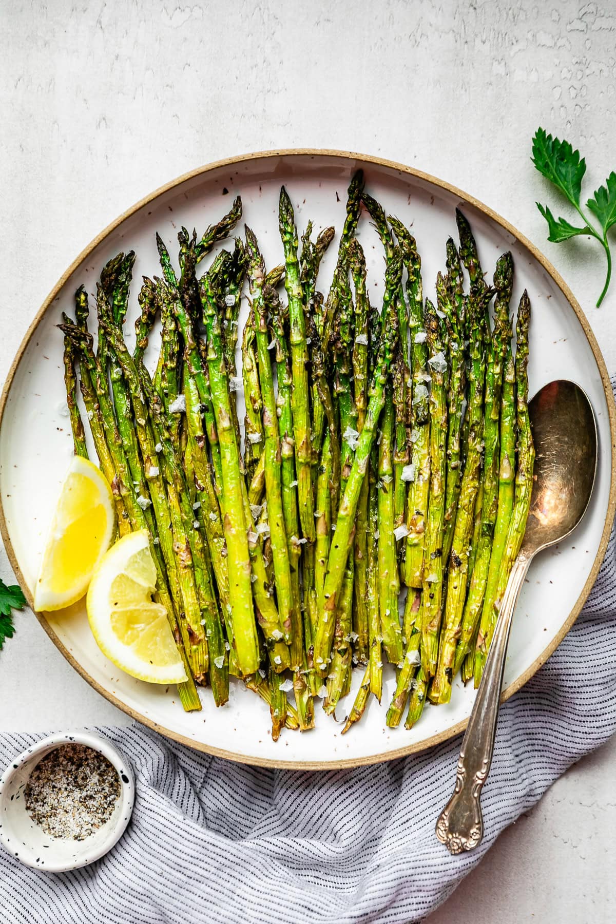 에어 프라이어 아스파라거스 (Dijon Vinaigrette의 선원과 함께)
