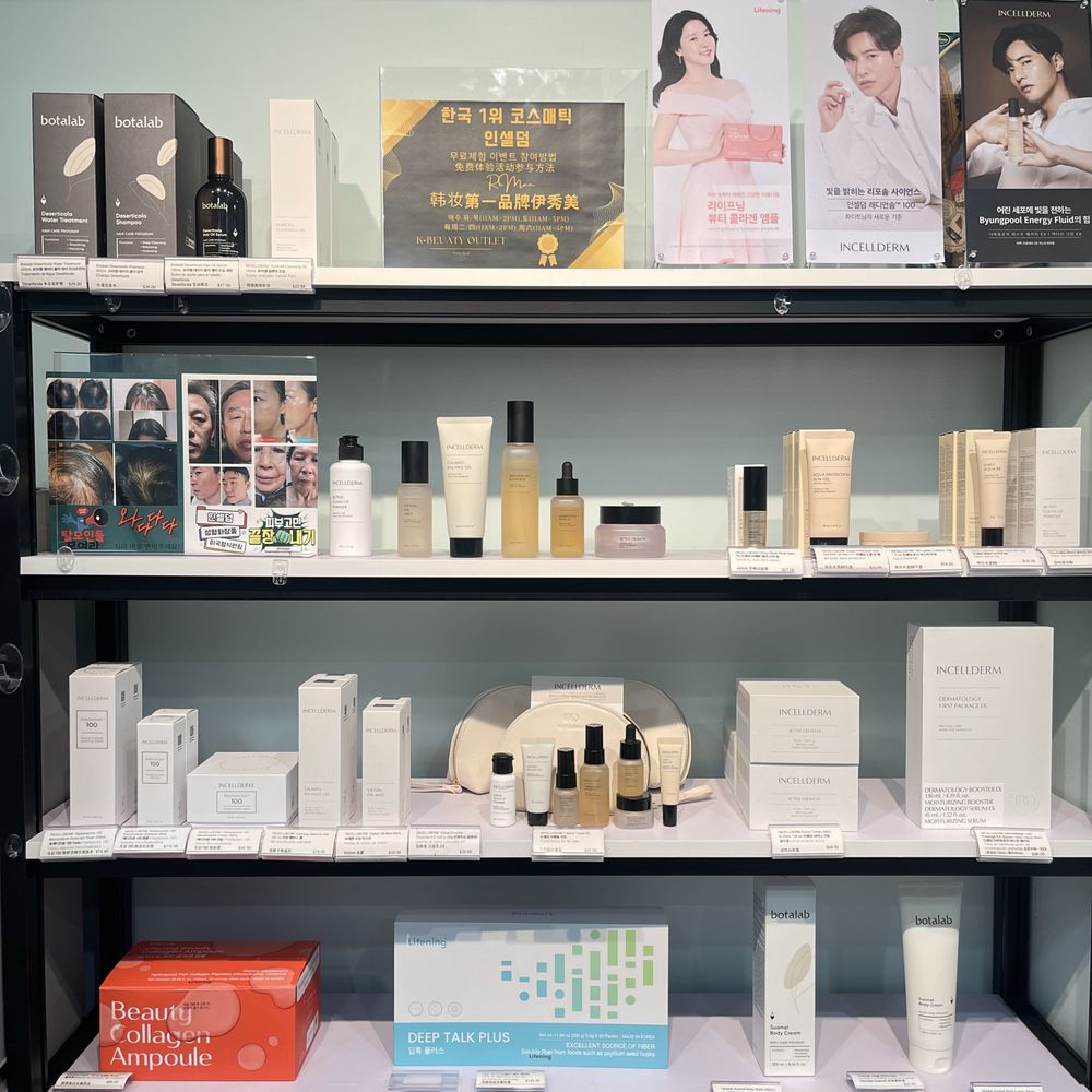 내 근처 한국 화장품 매장
(nae geuncheo hanguk hwajangpum mae jang)
(Korean makeup store near me)