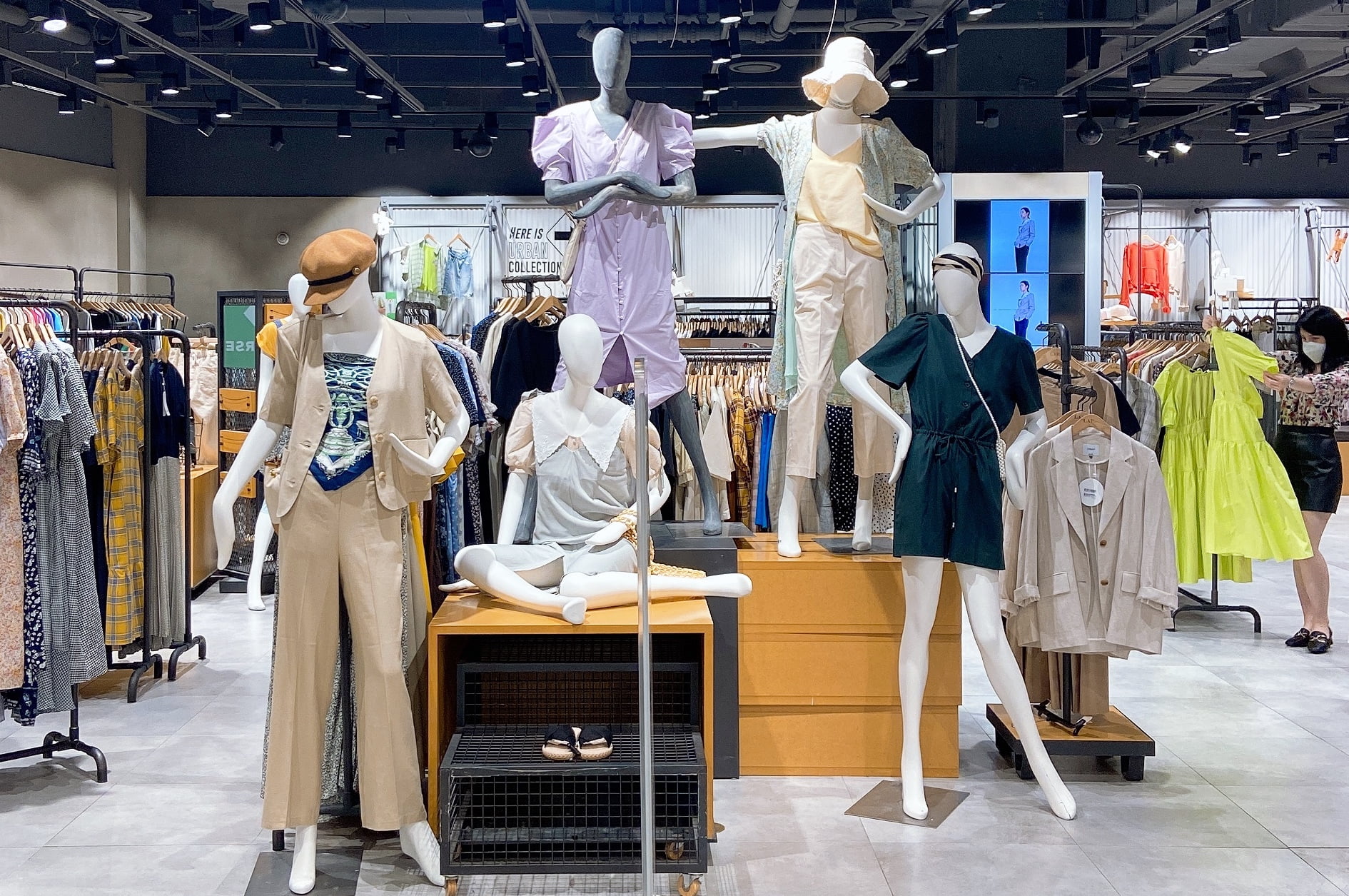 유명 한국 패션 브랜드 쇼핑 가이드
(Famous Korean Fashion Brands Shopping Guide)