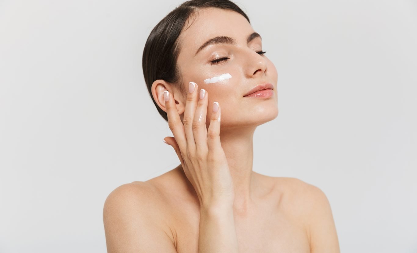 천연 스킨케어 & 메이크업 효과
(Natural Skincare & Makeup Effects)