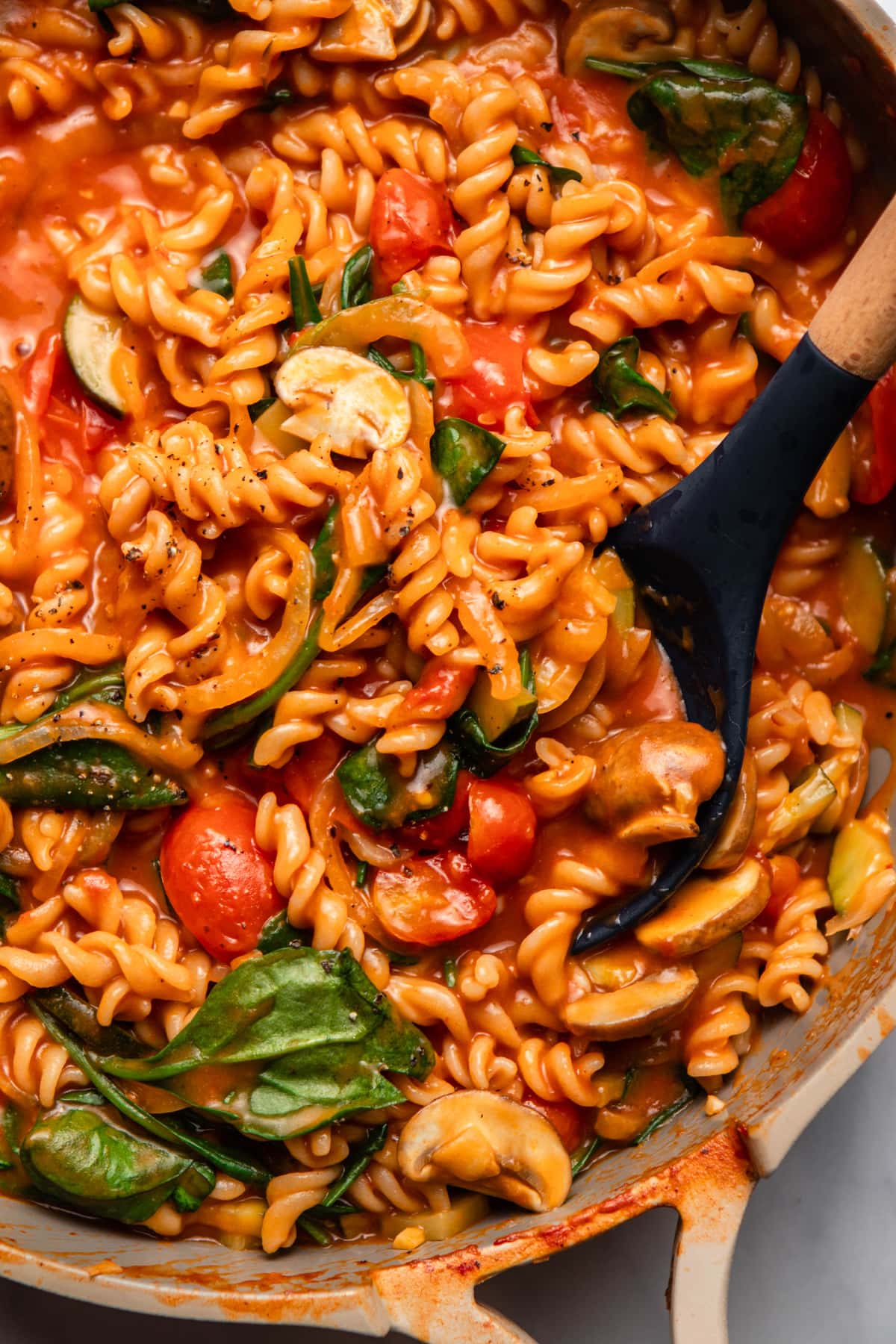 파스타 레시피 아이디어: 간단하고 맛있는 요리법
(Pasta Recipe Ideas: Simple and Delicious Recipes)