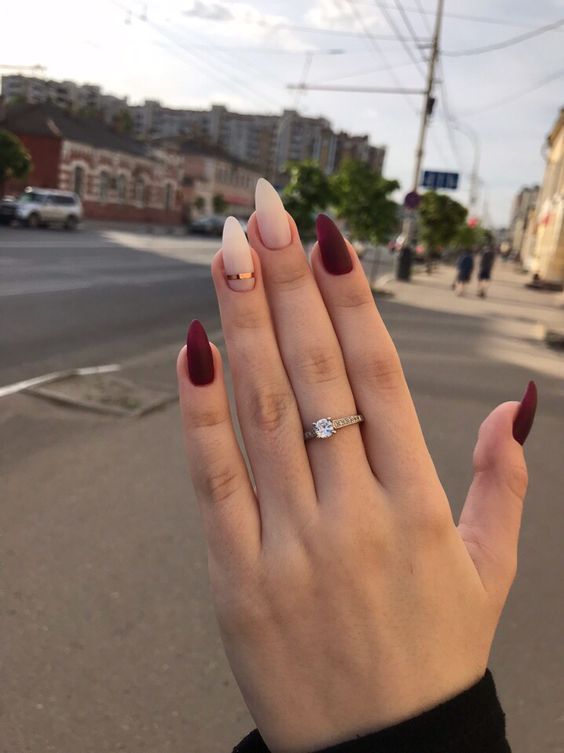 2월 스틸레토 네일 디자인 트렌드
(February stiletto nail design trends)