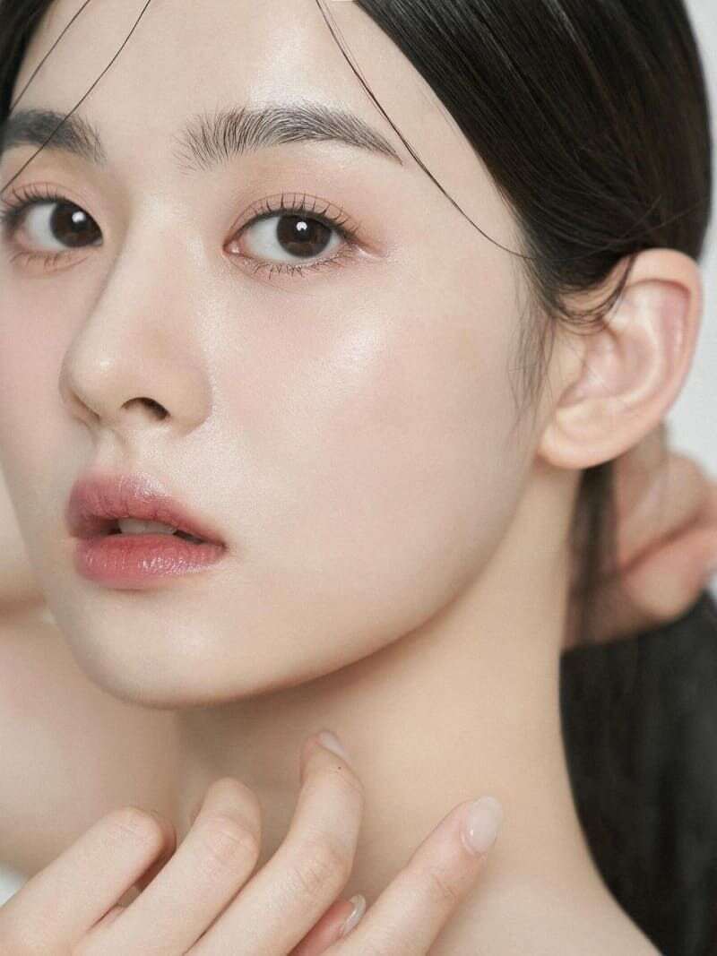 깨끗한 한국 메이크업 룩 연출 가이드
(Clean Korean Makeup Look Guide)