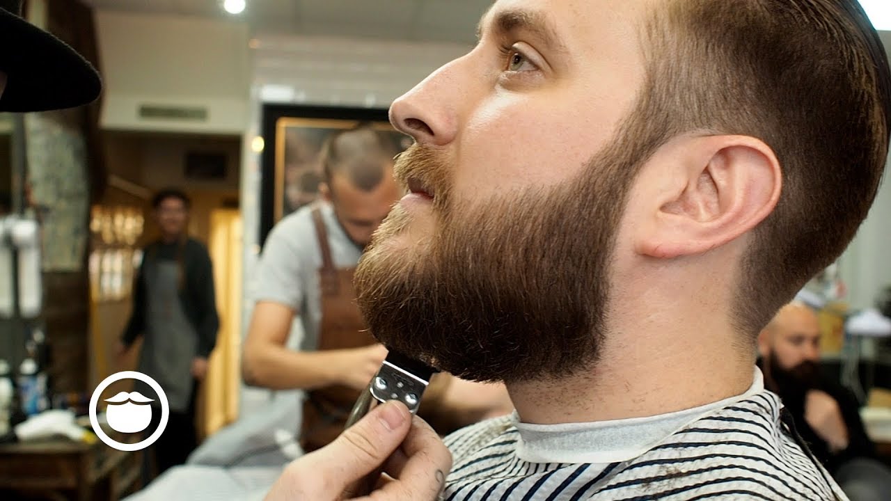남자 헤어컷 수염 그루밍 살롱
(Namja heokeot suyeom geuruming sallong)

*This translates to “Men’s Haircuts Beards Grooming Salon”*