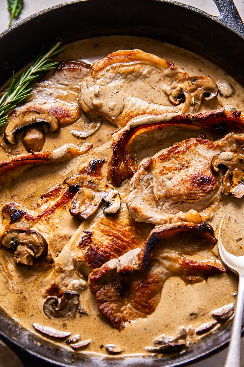 돼지고기 등심 스테이크 레시피 아이디어
(dwaeji gogi deungshim seuteikeu resepi aideo)

Translation: Pork Loin Steak Recipe Ideas
