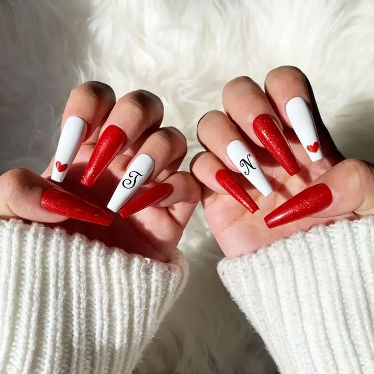발렌타인 네일 이니셜 디자인 추천
(Valentine’s Nail Initials Design Recommendations)