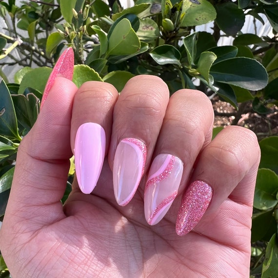 발렌타인 네일 핑크 글리터 디자인
(Valentine Nails Pink Glitter Design)