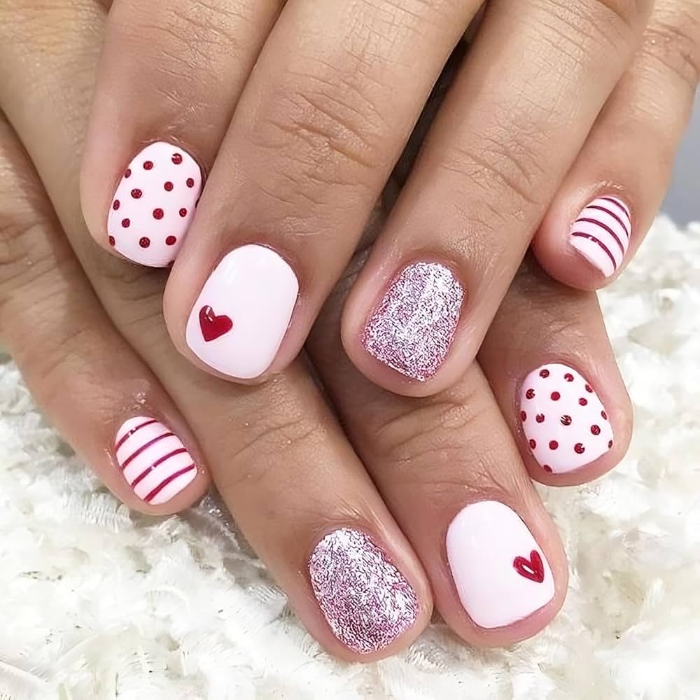 짧은 손톱 발렌타인 네일 디자인 추천
(Short nail Valentine’s Day nail design recommendations)