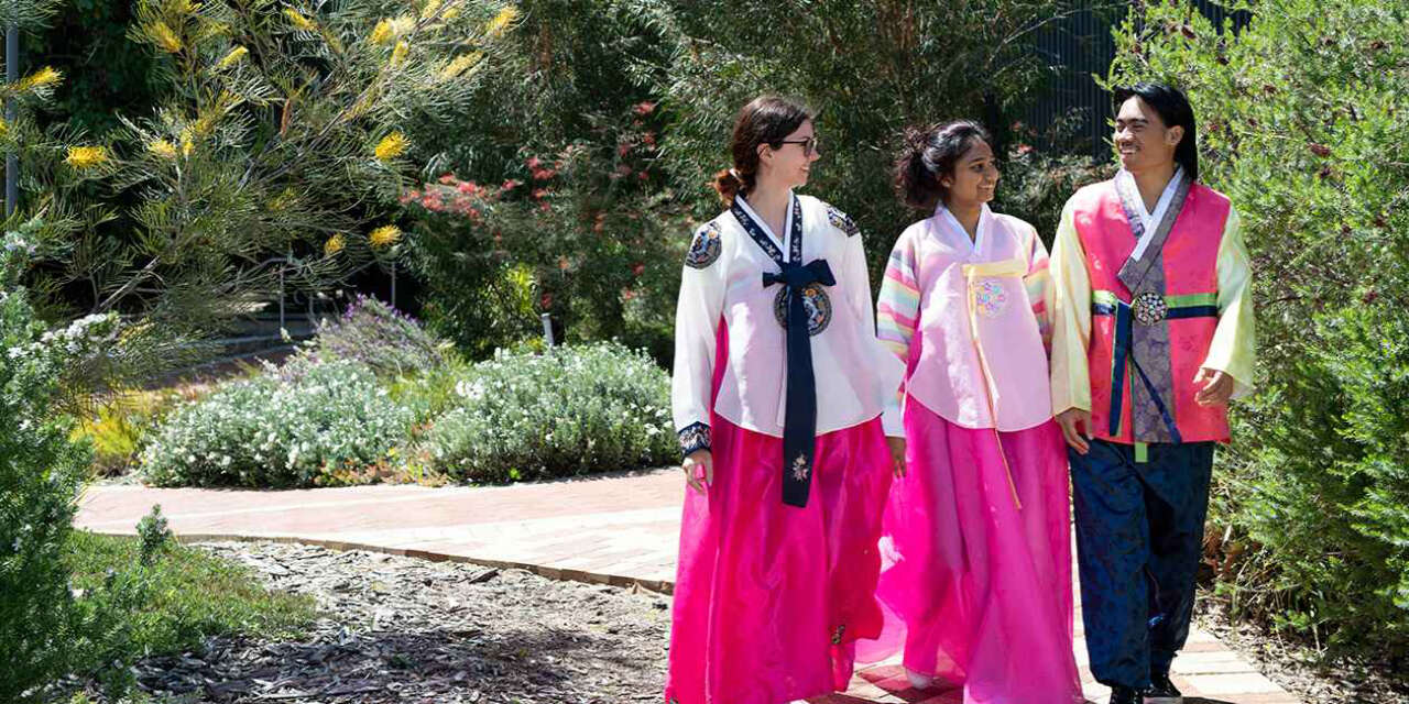 Korean Fashion Perth | 스타일리쉬한 한국 패션