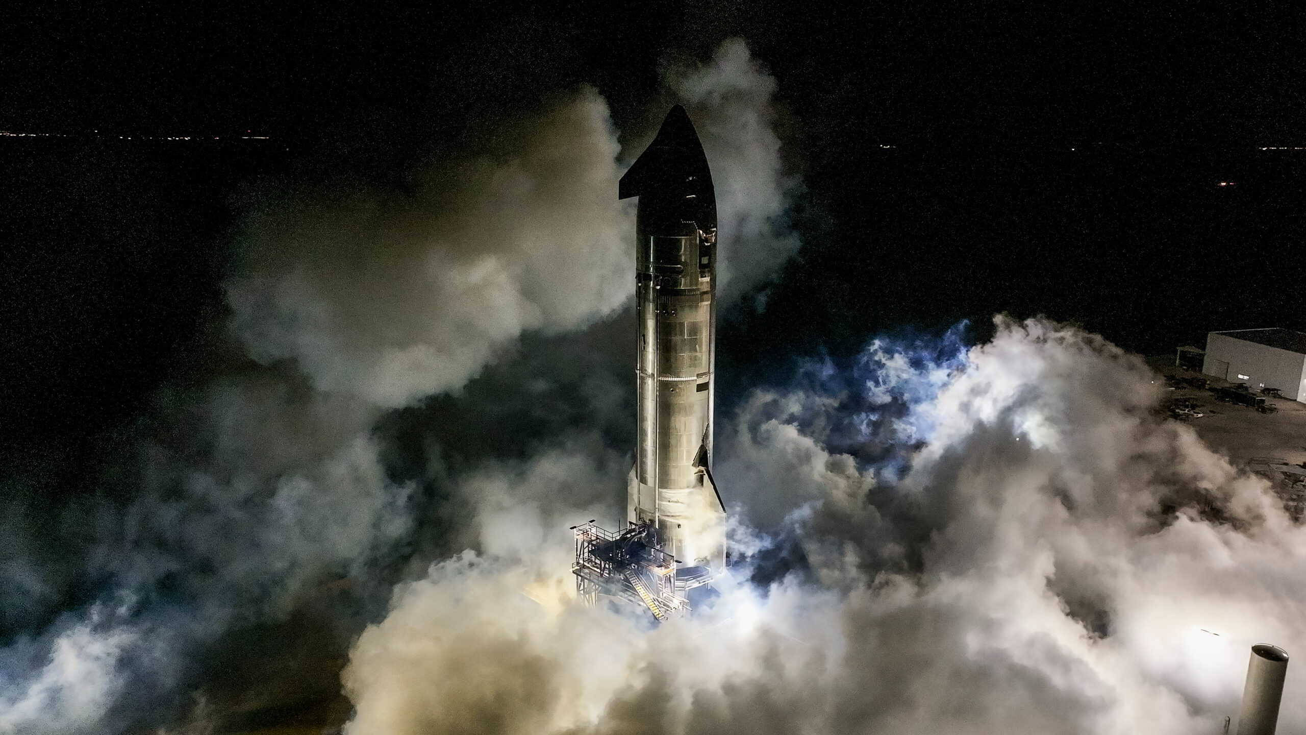 10 번째 시험 비행 전날 SpaceX Starsship Rocket은 폭발합니다.