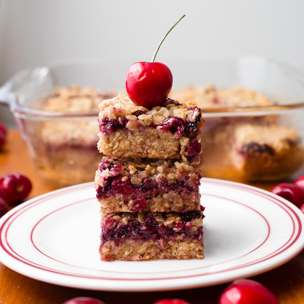 Cherry Crumble Bar- (껍질과 부스러기를 토핑!)!)