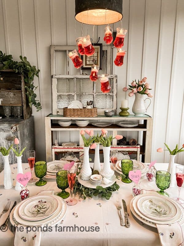 갤런타인즈 테이블 데코 아이디어
(Galentine’s Table Decor Ideas)