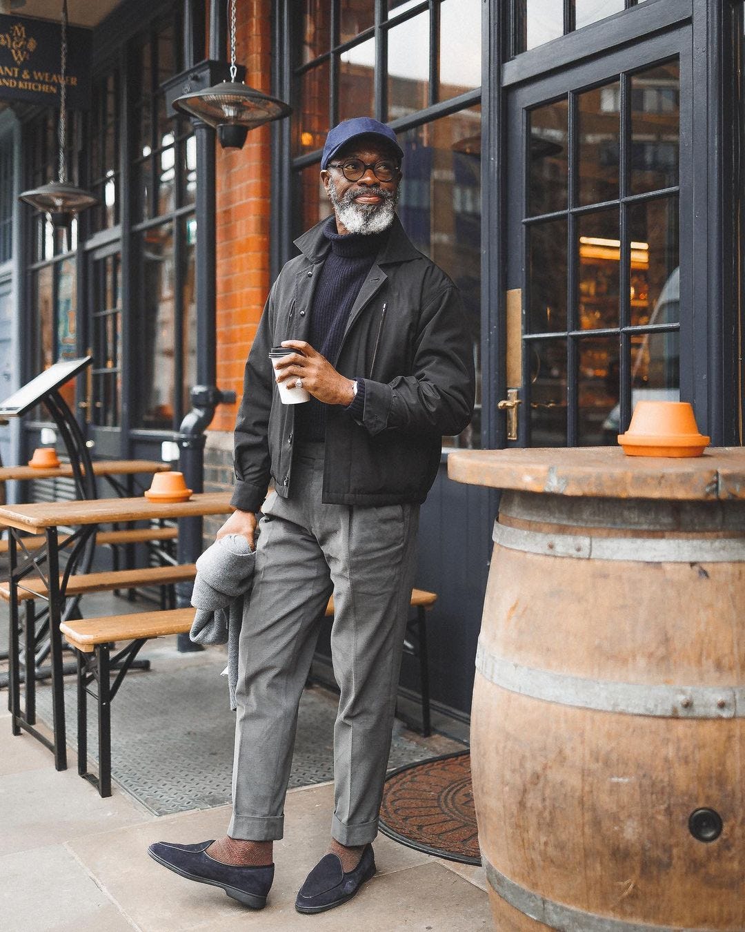 남자 겨울 스타일 영감: 최고의 룩
(Namja gyeoul seutayil yeonggam: choegoeui look)
(Men winter style inspo: best looks)