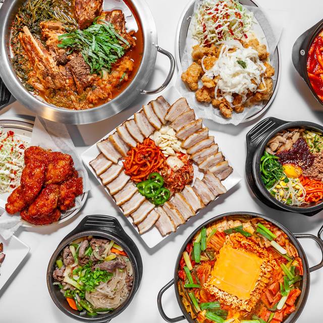 업타운 최고의 한국 음식 맛집
(Uptown’s best Korean food restaurant)