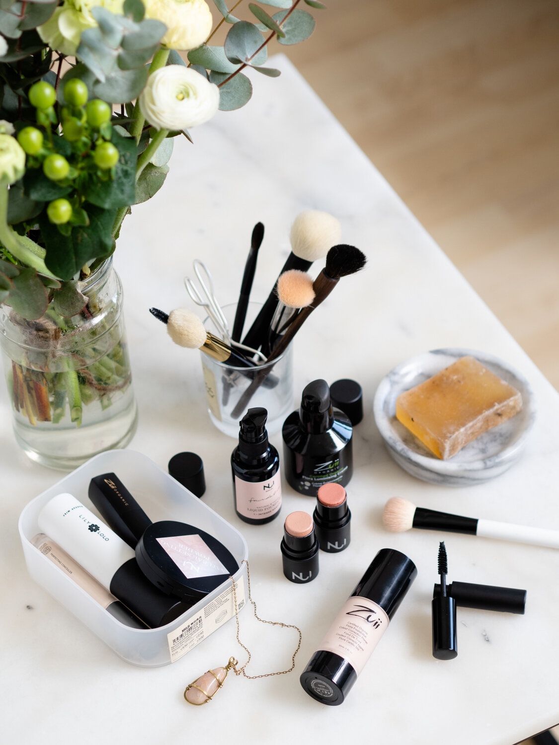 착한 화장품: 에코 프렌들리 메이크업 브랜드
(Good Cosmetics: Eco Friendly Makeup Brands)