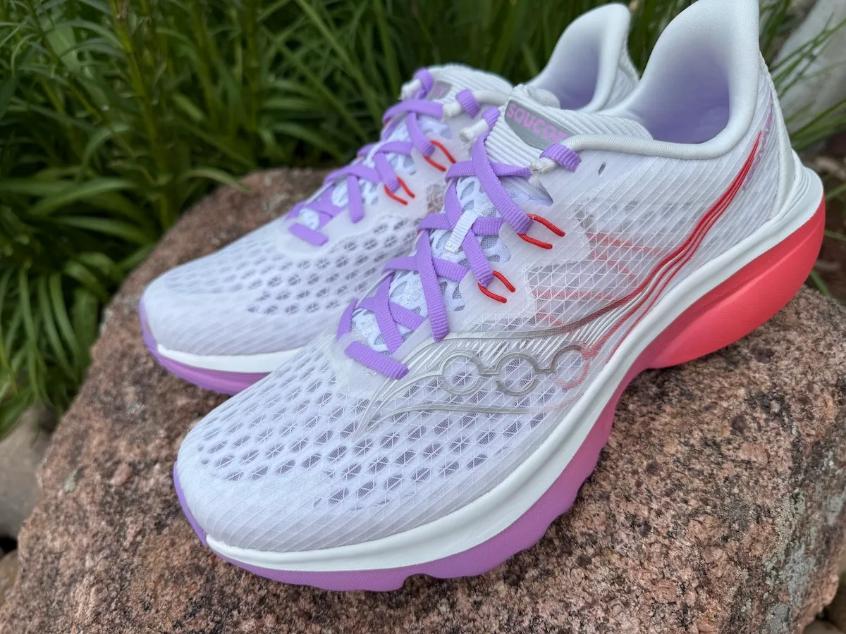 SAUUCONY KINVARA 16보기 | 다른 가벼운 달리기 신발을 이겼습니다