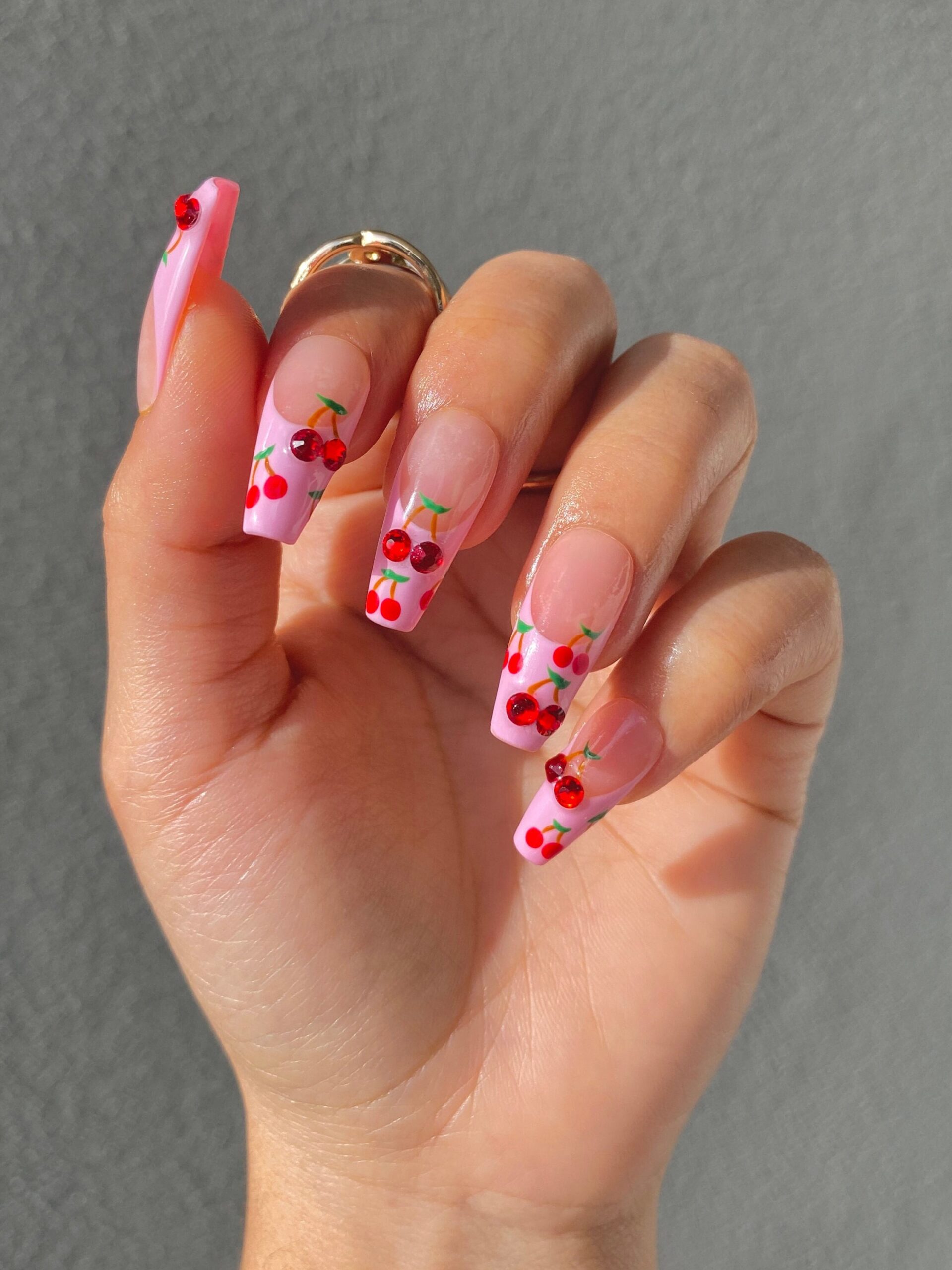 가까운 체리 네일샵 찾기 (cherry nails near me)