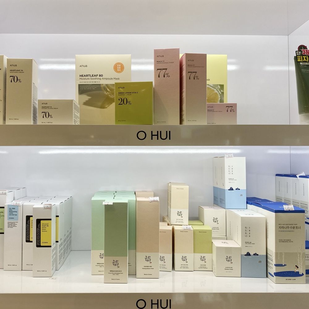 내 근처 한국 화장품 판매점
(Nae geuncheo hanguk hwajangpum panmaejum)

Translation: Korean makeup store near me