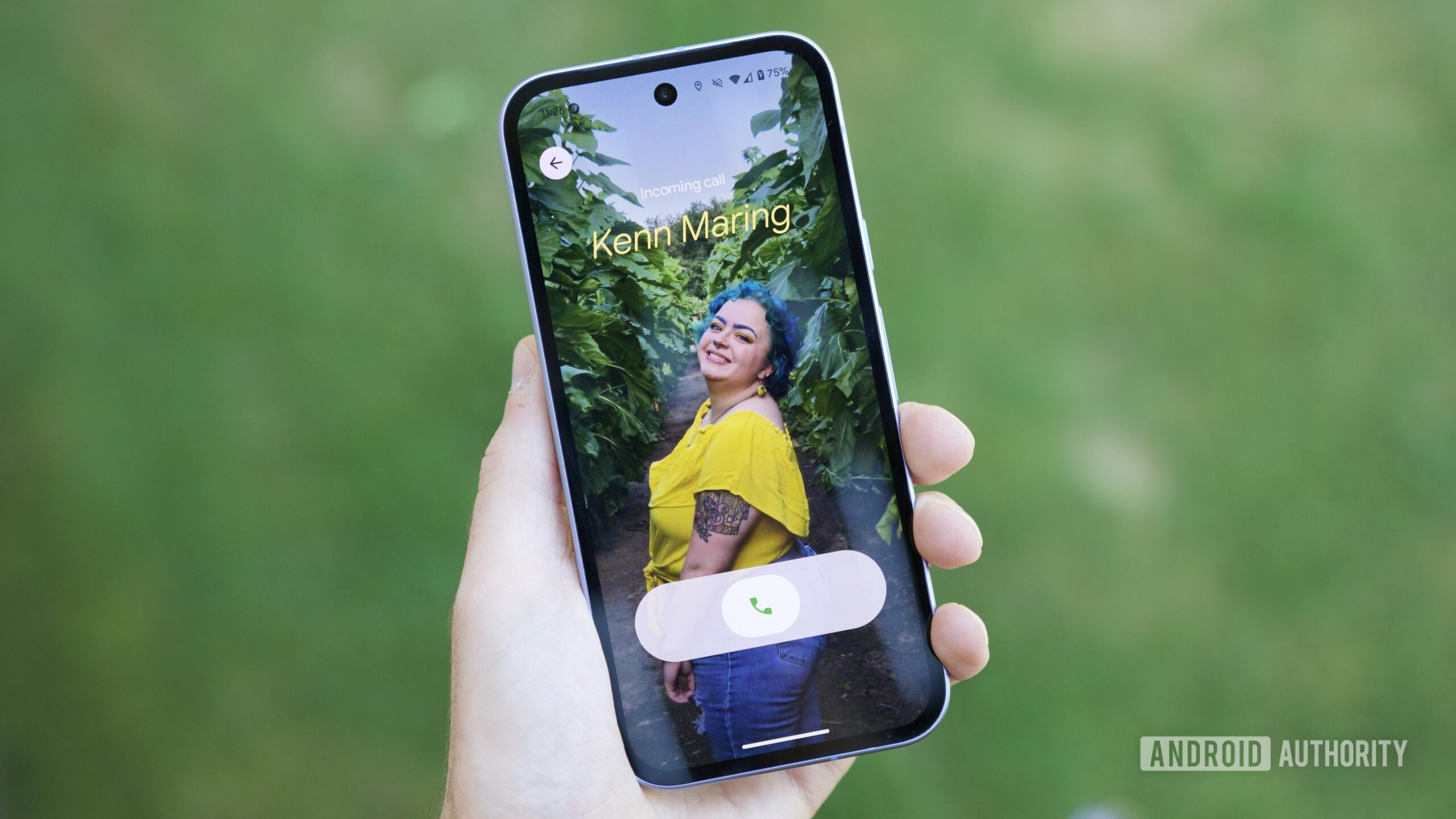 안드로이드의 Google “Call Card Card”는 들어오는 통화를 위해 전체 시설을 조정합니다.