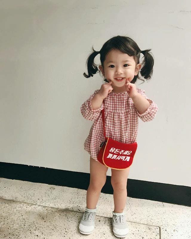 예쁜 한국 어린이 여자아이 패션