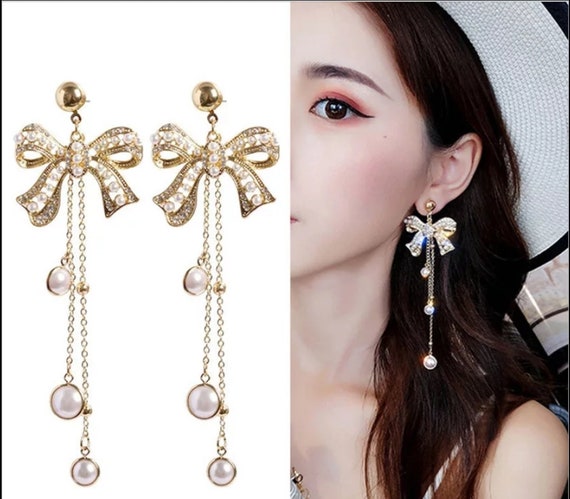 예쁜 K-Pop 귀걸이 쇼핑 추천
(Yeppeun K-Pop gwigeori syoping chucheon)
Translation: Pretty K-Pop Earrings Shopping Recommendations