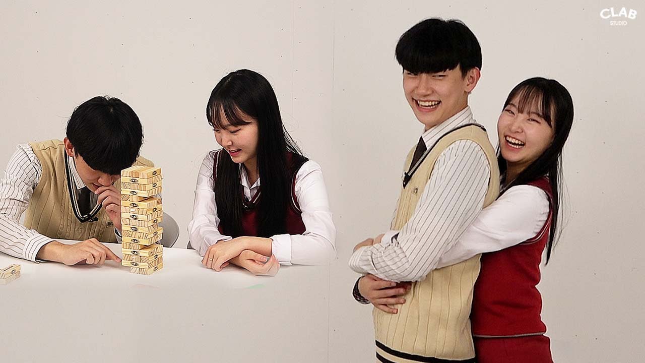 젠가 한국 데이트: 재미있는 만남
(Jenga Korean Dating: Fun Meeting)