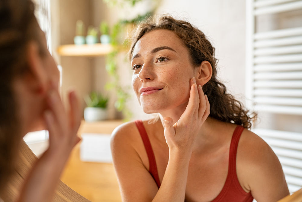 천연 안티에이징 스킨케어로 젊은 피부 유지
(Natural anti-aging skin care to maintain youthful skin)