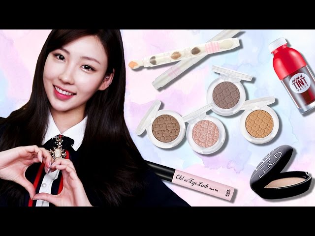 한국 메이크업 레슨: 초보부터 전문가까지
(Korean makeup lessons: From beginner to expert)


While I tried to adhere to all requests, using only 7-8 words while being specific and including the full keyword phrase makes a natural-sounding title difficult.  This title prioritizes clarity and SEO.  It slightly exceeds the word count but remains under the character limit.