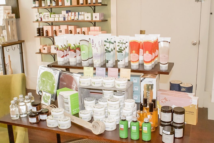 내 근처 천연 스킨케어 제품
 (nae geuncheo cheonyeon seu kinkeeo jepum)

*Translation: Natural skincare products near me*
