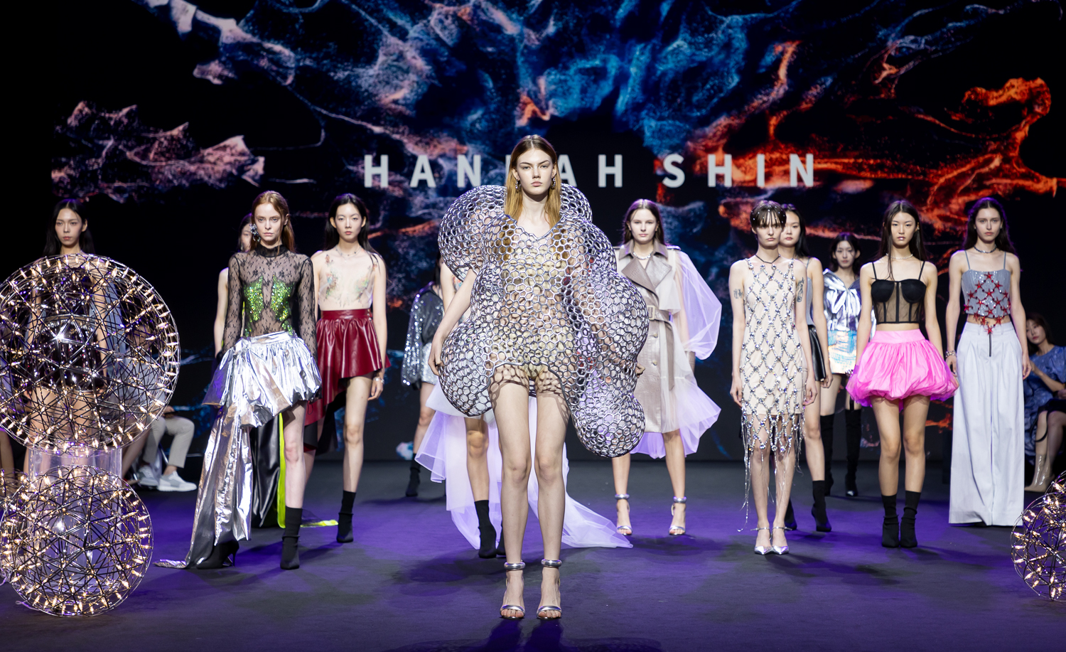 한국 패션 런웨이 트렌드
(Korean Fashion Runway Trend)