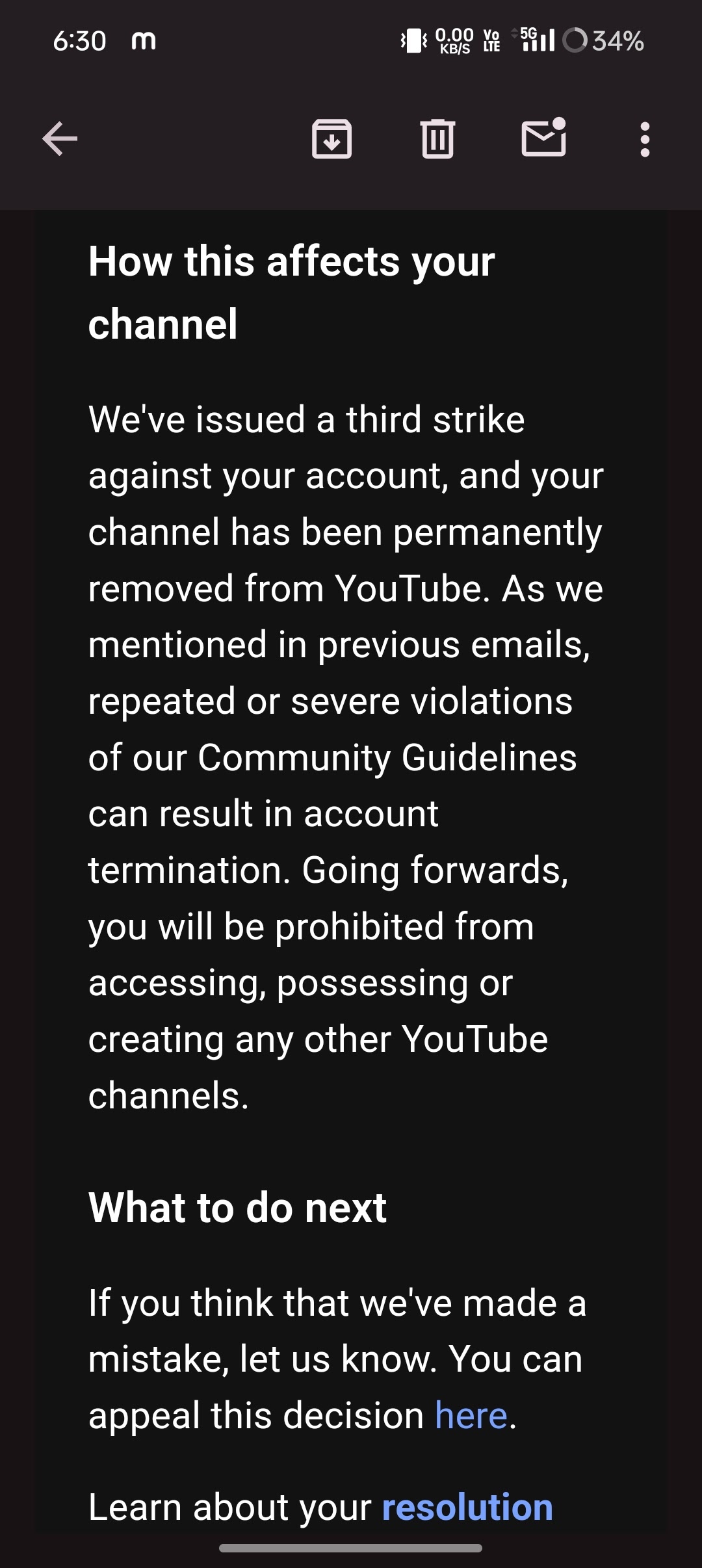 YouTube는 정보를 확산시키는 데 금지 된 계정을 반환합니다