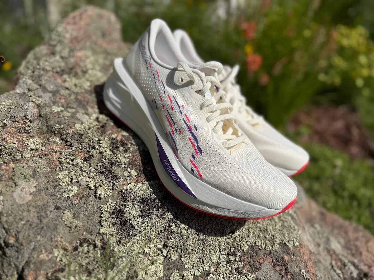 아식스 Sonicblast 검토 | 팩 중간에 덮힌 운동화