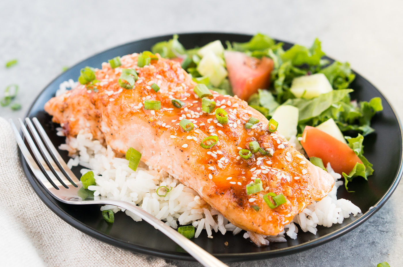 쉬운 허니 스리라차 연어 레시피