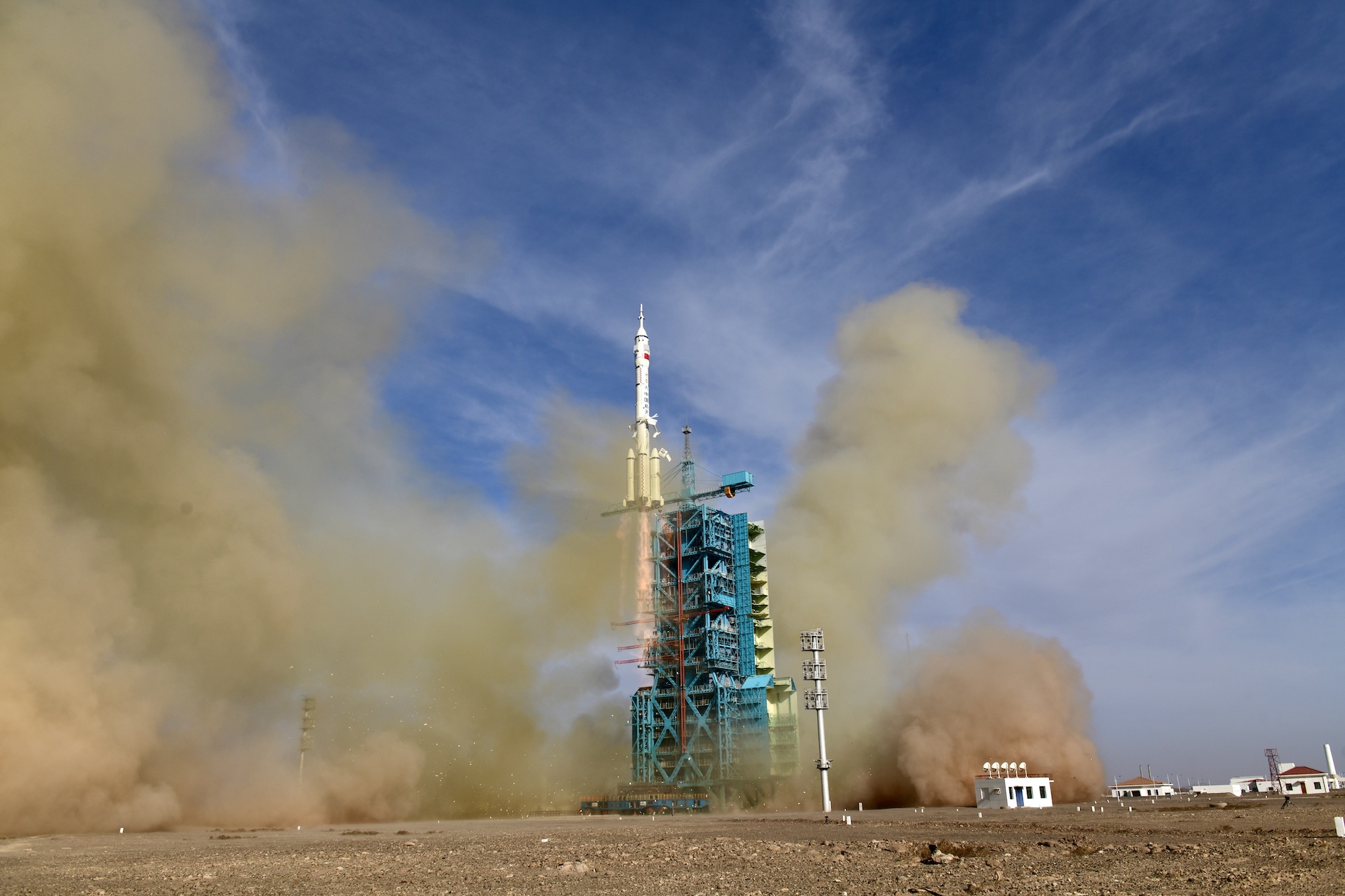 중국, 우주비행사 3명 지구 귀환 위해 비상선 발사