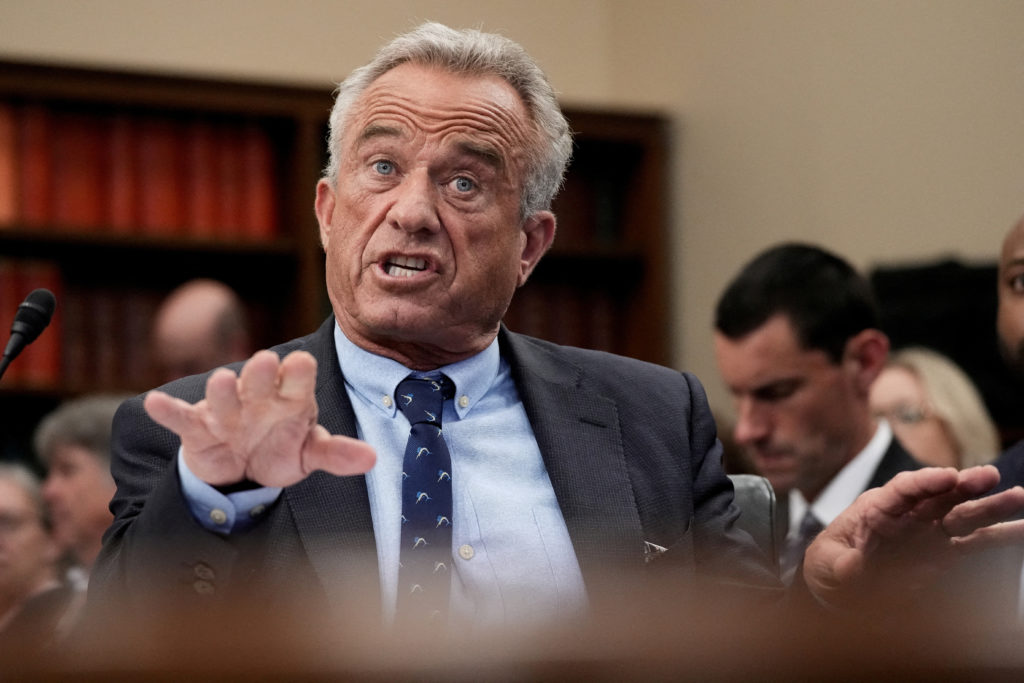 RFK Jr.는 주말 동안 어린이 백신 접종 일정을 망치려고 했습니다.